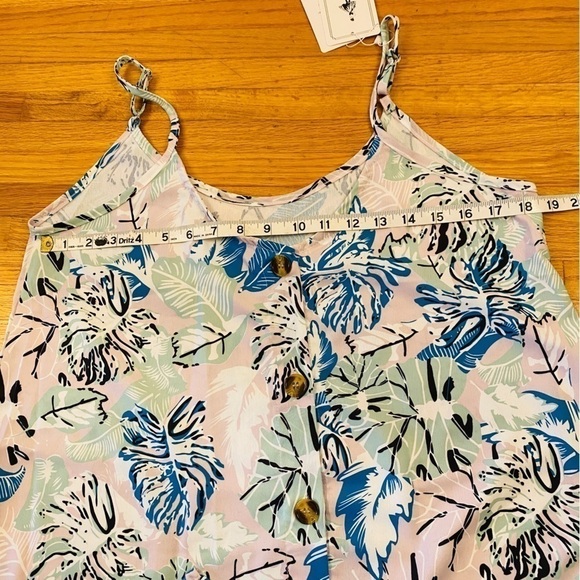 Buttoned tank top pastel colours wood buttons leaves foliage adjustable straps - Picture 7 of 11